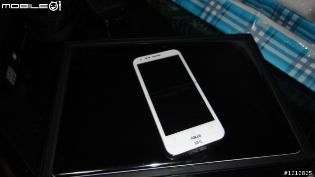 華碩白色Padfone2