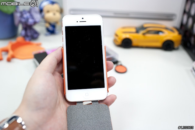 不一樣的開箱文,iPhone5新衣入荷-OZAKI手機保護套二連發!