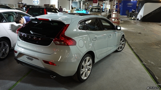 ((V40燒開箱-搶先看)) 車展第一PO 多圖有車內實拍^^ 價格不明