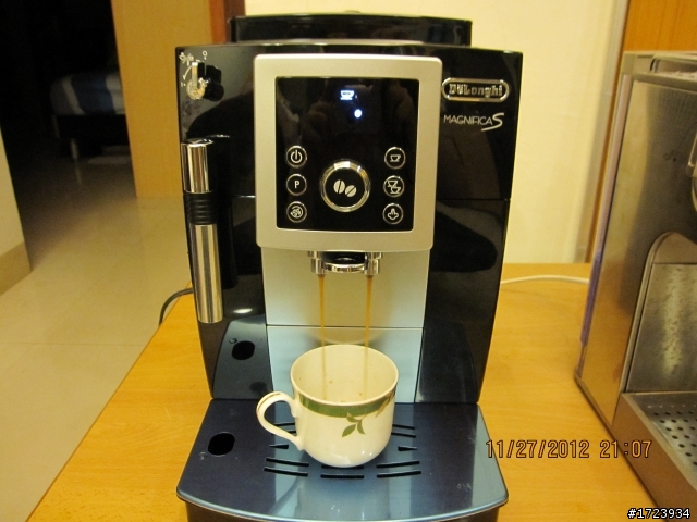 第100篇有效文紀念--- Delonghi ECAM 23210 簡單開箱