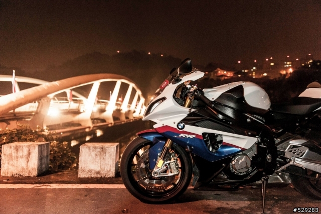 說好的開箱文呢??BMW S1000RR