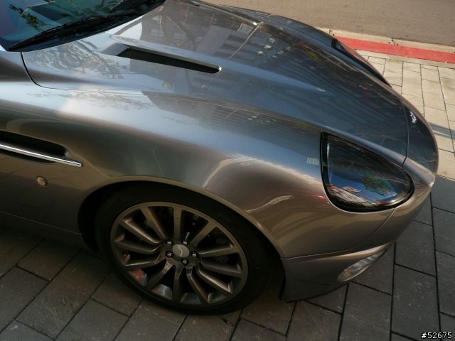 遇到老前輩 Aston Martin V12 Vanquish