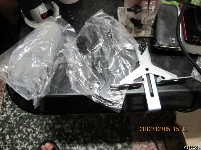 Makita 牧田 6段 可調速 修邊機 雕刻機 - RT0700C - 開箱