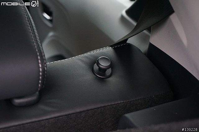我的哆啦藍PRIUS C開箱