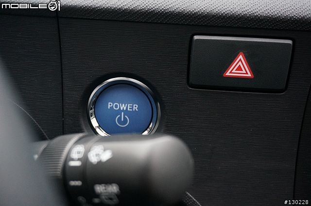 我的哆啦藍PRIUS C開箱
