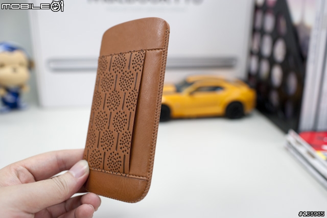 不一樣的開箱文,iPhone5新衣入荷-OZAKI手機保護套二連發!