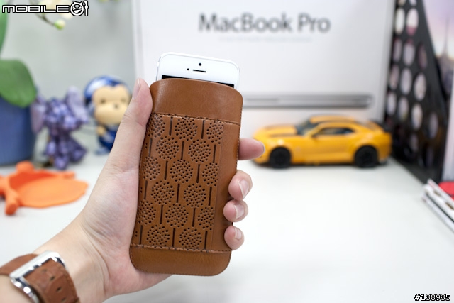 不一樣的開箱文,iPhone5新衣入荷-OZAKI手機保護套二連發!