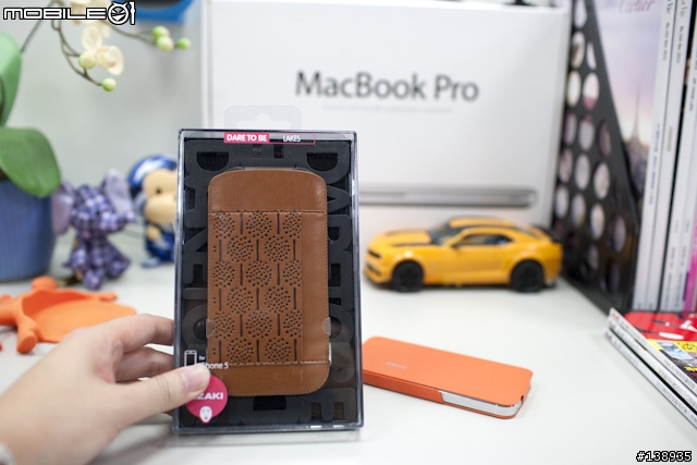 不一樣的開箱文,iPhone5新衣入荷-OZAKI手機保護套二連發!