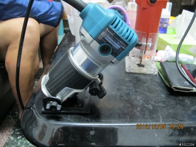 Makita 牧田 6段 可調速 修邊機 雕刻機 - RT0700C - 開箱