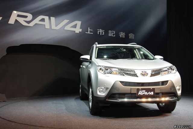 『分享』TOYOTA RAV4發表會現場…價格…實車…又多放一些圖囉!