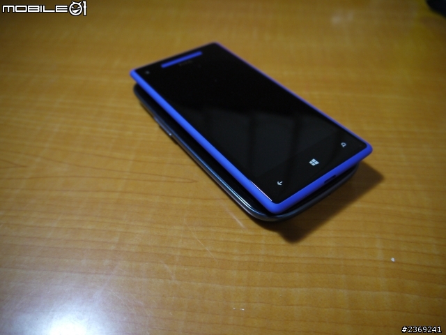 『開箱』靛藍 HTC 8x