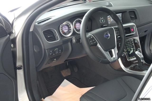 (12/16更新) Volvo S60 D4 13年式下訂囉!!