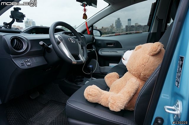 我的哆啦藍PRIUS C開箱