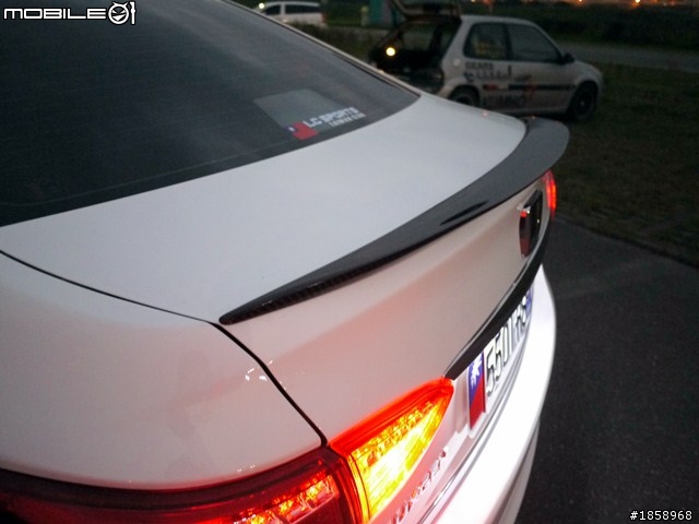 luxgen 5 sedan 安裝碳纖維鴨尾翼