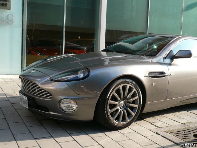 遇到老前輩 Aston Martin V12 Vanquish