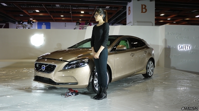 ((V40燒開箱-搶先看)) 車展第一PO 多圖有車內實拍^^ 價格不明