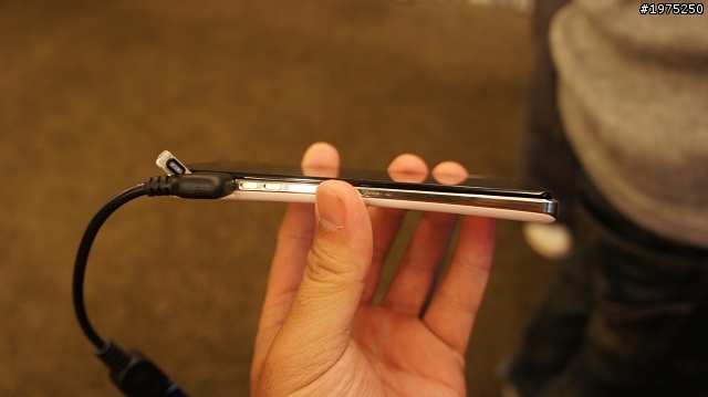 防水機就是慢、厚、重?那你一定要試一下Xperia V