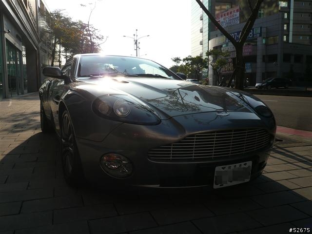 遇到老前輩 Aston Martin V12 Vanquish