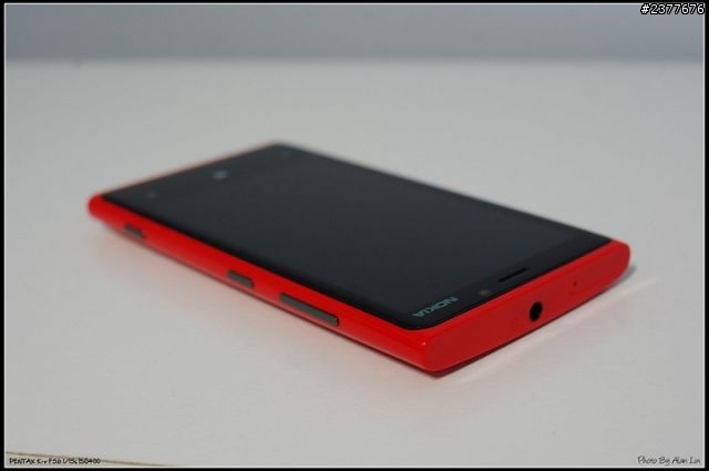 騷包紅 Lumia 920 & Bone / Phone Scribble 螢光綠跳 Tone 開箱