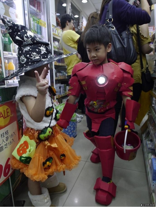 兒子變身 IRON MAN - 媽媽開心繪製五歲鋼鐵人