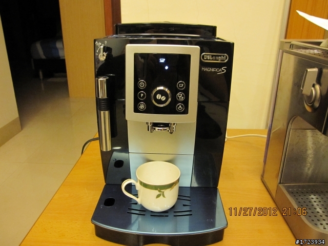 第100篇有效文紀念--- Delonghi ECAM 23210 簡單開箱
