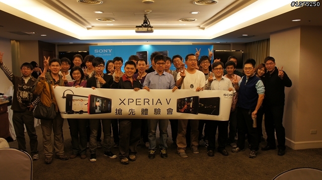 防水機就是慢、厚、重?那你一定要試一下Xperia V