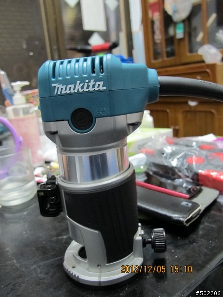 Makita 牧田 6段 可調速 修邊機 雕刻機 - RT0700C - 開箱