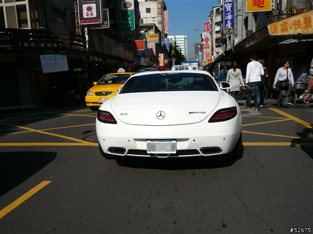 掛新式AAA牌照的法拉利 + 消光白SLS + McLaren MP4-12C
