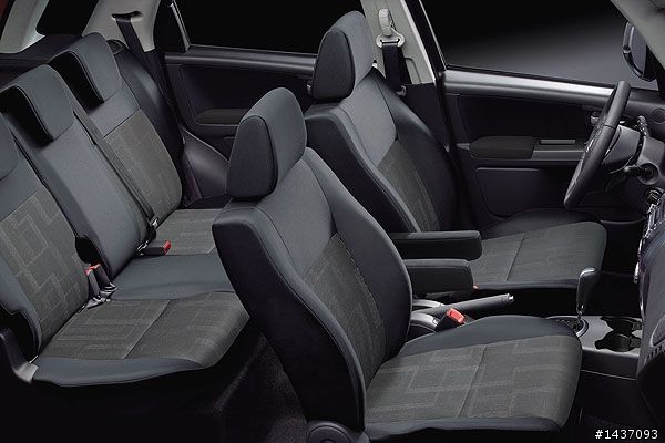 新車入庫。S家的 Suzuki SX4 胡亂開箱文(含2013年初簽約的sx4菜單)