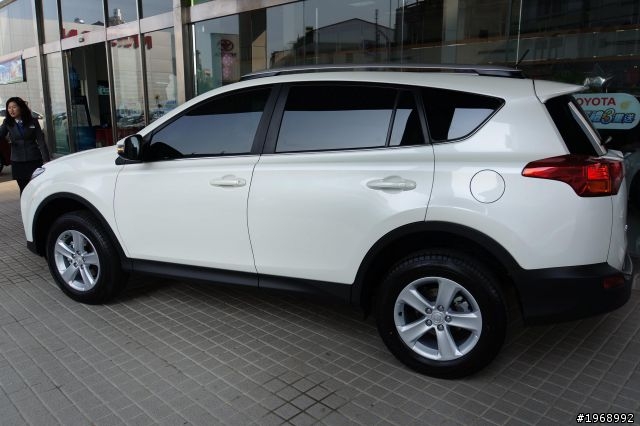 千呼萬喚,我的2013 RAV4 2.5E交車開箱