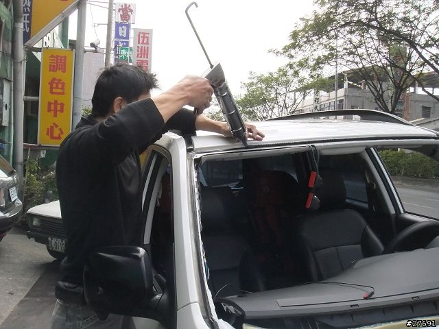 2010 Forester 前擋風玻璃更換---1年後, 2013更新, 該花的還是跑不掉!!!