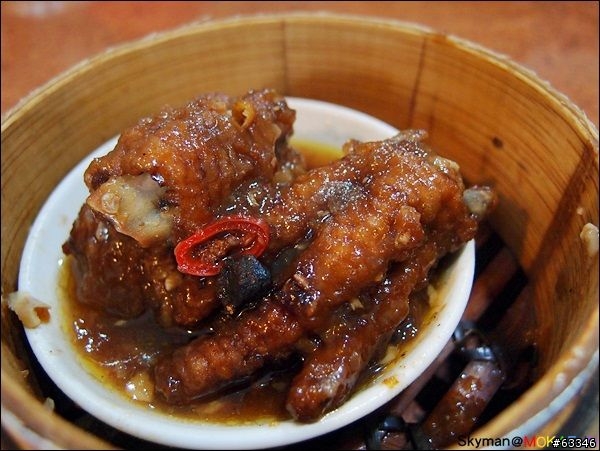 台中-金寶茶餐廳。平價好吃&霸氣凍檸茶