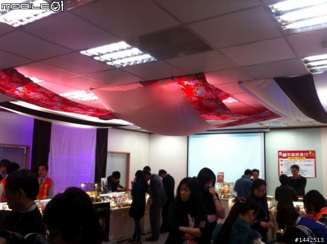 (更新: 2014情人節禮物緊急採購東西軍),想買便當卻遇到出清特賣會....