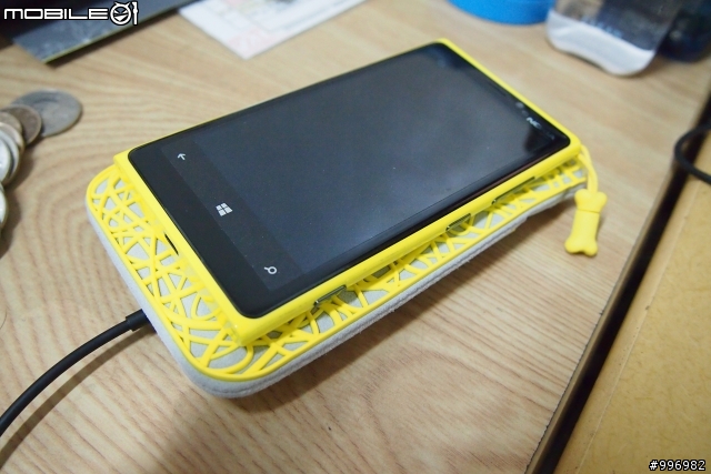 LUMIA920_開箱求保佑+包膜疑慮+充電版歡迎換色