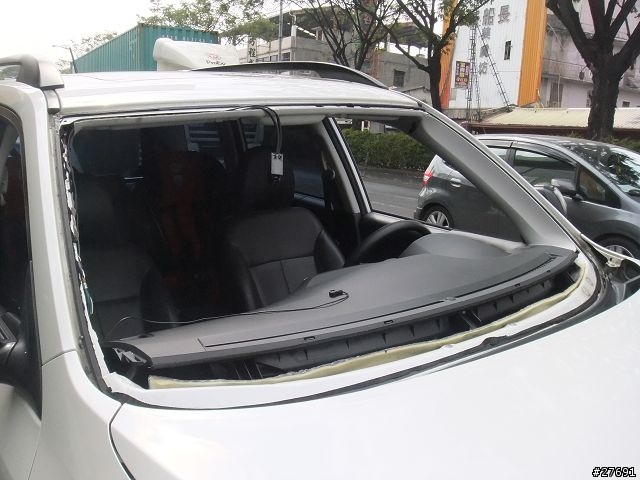 2010 Forester 前擋風玻璃更換---1年後, 2013更新, 該花的還是跑不掉!!!