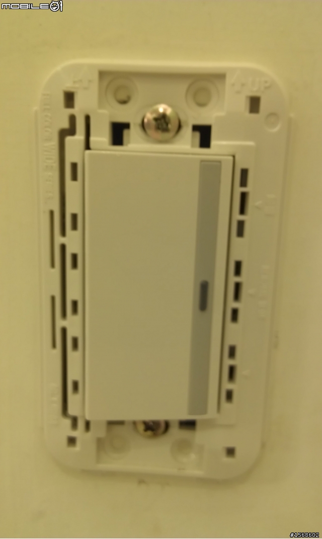 電燈開關DIY 螺絲孔問題