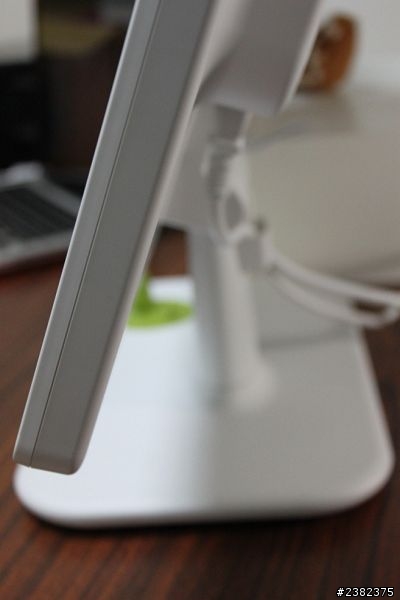 VA新夥伴~VW2430H+Mac Book Pro根本是山脖和嬰苔的組合(已全部修改成Mac Book Pro)