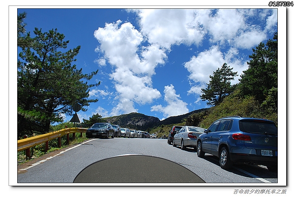 苦命前夕的摩托車之旅最終回---蔚藍天空佐抹茶山丘