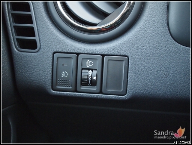 新車入庫。S家的 Suzuki SX4 胡亂開箱文(含2013年初簽約的sx4菜單)