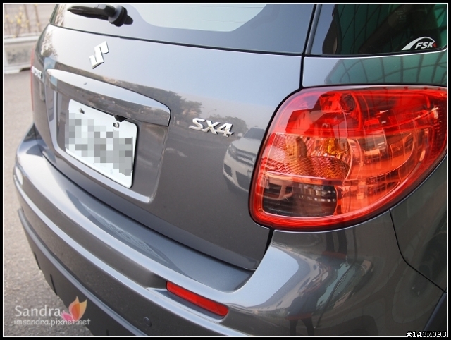 新車入庫。S家的 Suzuki SX4 胡亂開箱文(含2013年初簽約的sx4菜單)