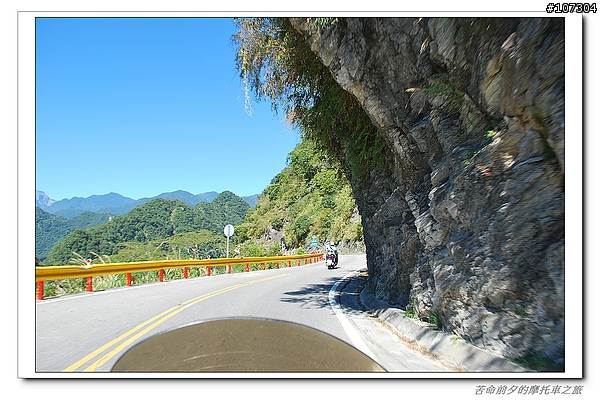 苦命前夕的摩托車之旅最終回---蔚藍天空佐抹茶山丘