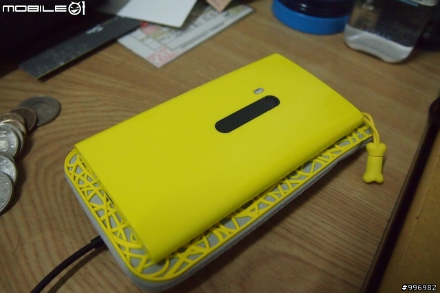 LUMIA920_開箱求保佑+包膜疑慮+充電版歡迎換色