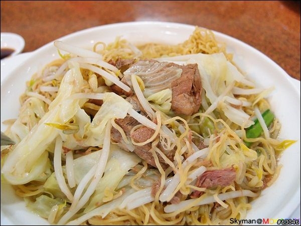 台中-金寶茶餐廳。平價好吃&霸氣凍檸茶
