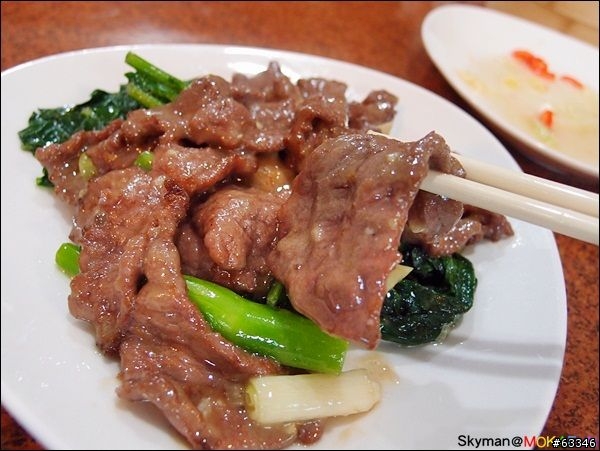 台中-金寶茶餐廳。平價好吃&霸氣凍檸茶