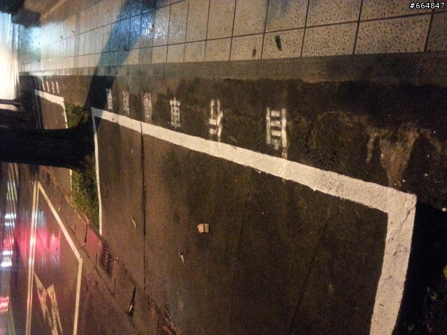 捷運公司減少自行車停車位改增加微笑單車的作法是否正確?