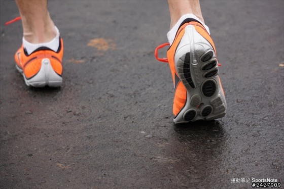 「最佳上市」 Brooks Pure Connect 實際鞋測分享