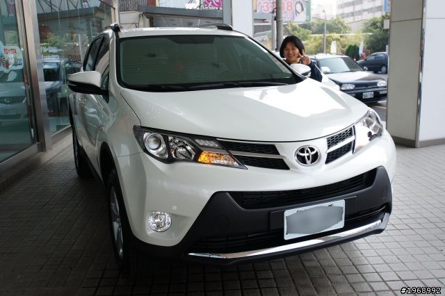 千呼萬喚,我的2013 RAV4 2.5E交車開箱