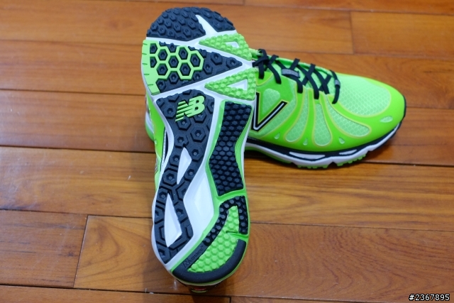 New Balance M890GY3