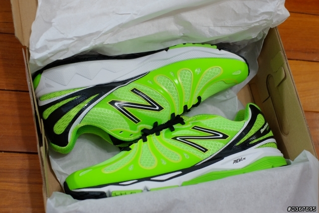 New Balance M890GY3