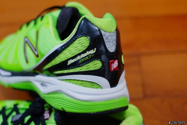 New Balance M890GY3